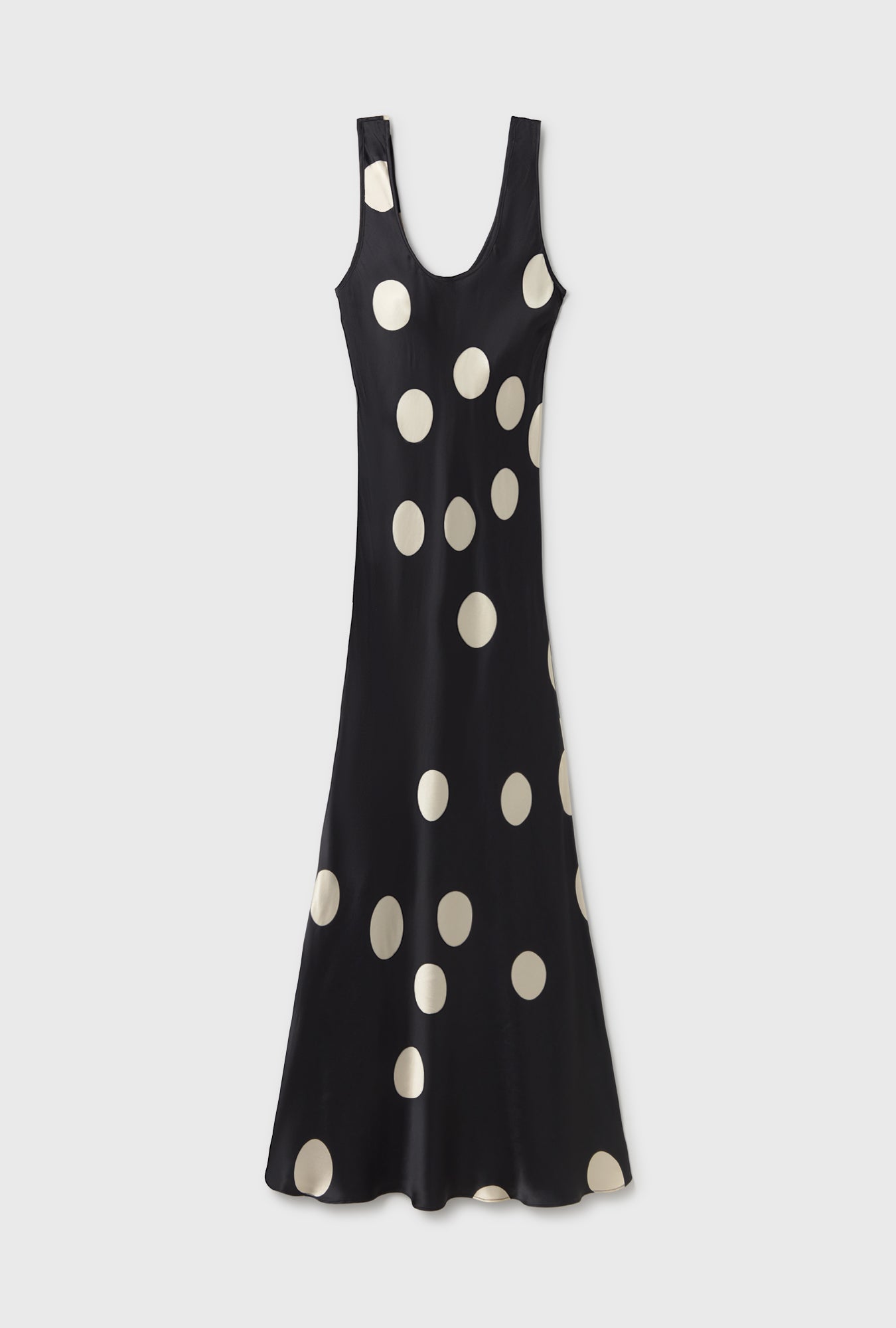 silk laundry polka dot dress evapatrick__ in Silk Laundry's latest drop. Wearing the Scoop Neck Dress  in Large Polka Dot from Silk Laundry